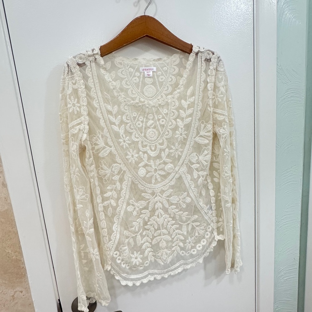 Xhilaration Cream Lace Embroidered Long Sleeve Top